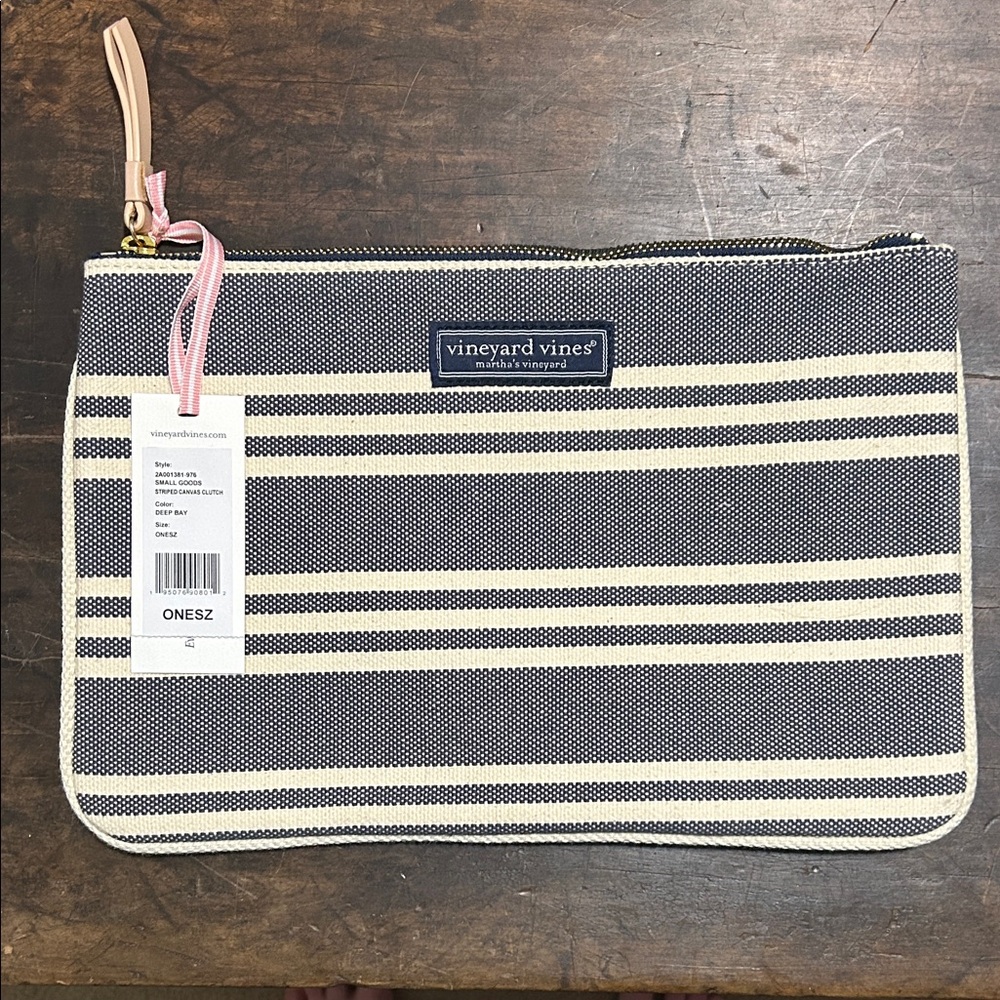 Vineyard Vines Navy and Cream Pouch NWT canvas